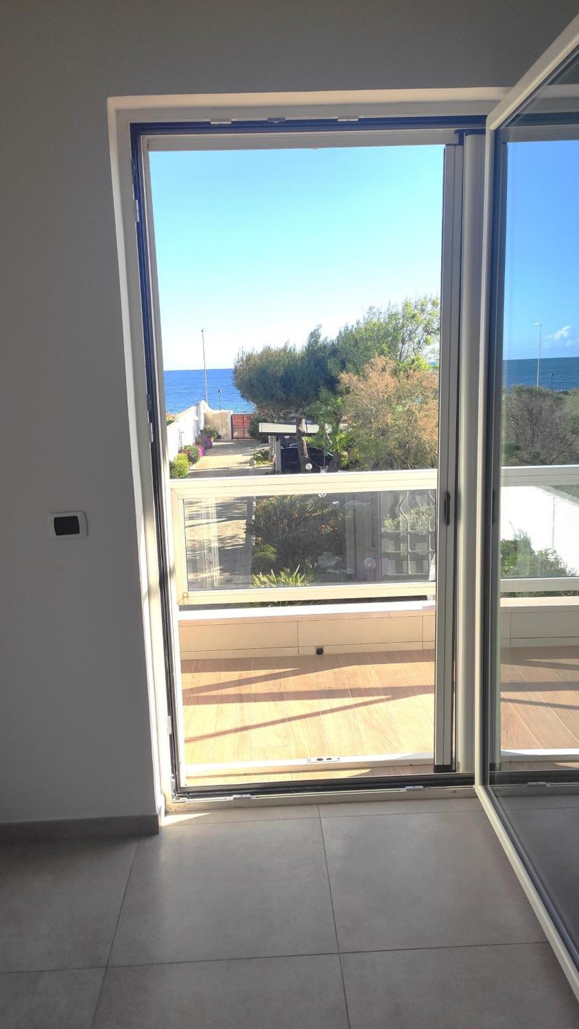 Seagull Apartments - Front And Sea View & Airport Bari Exterior foto
