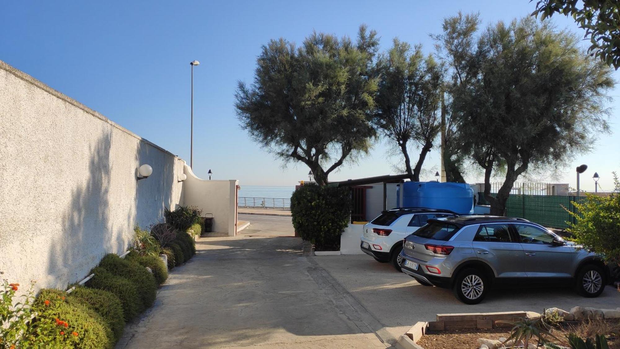 Seagull Apartments - Front And Sea View & Airport Bari Exterior foto