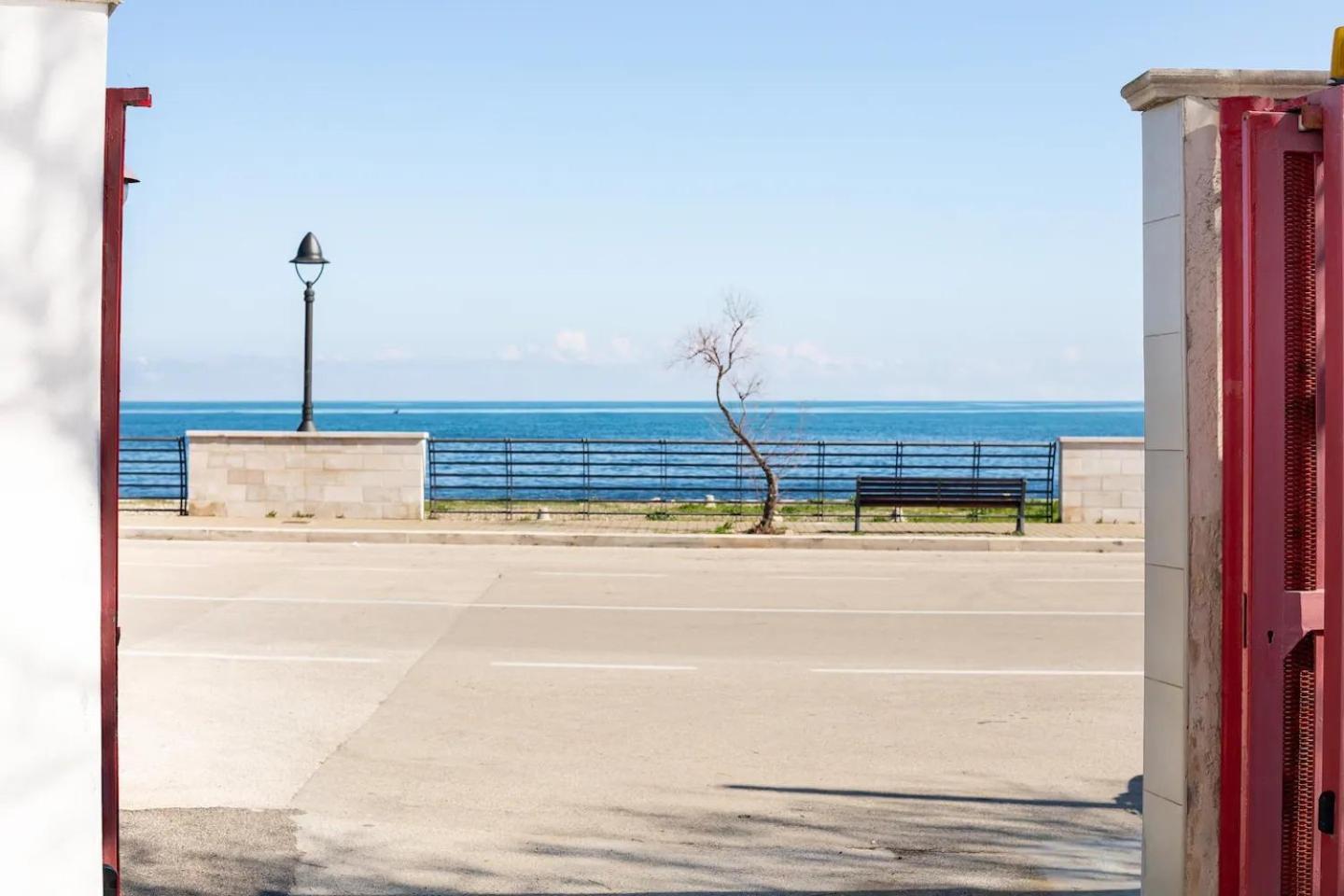 Seagull Apartments - Front And Sea View & Airport Bari Exterior foto